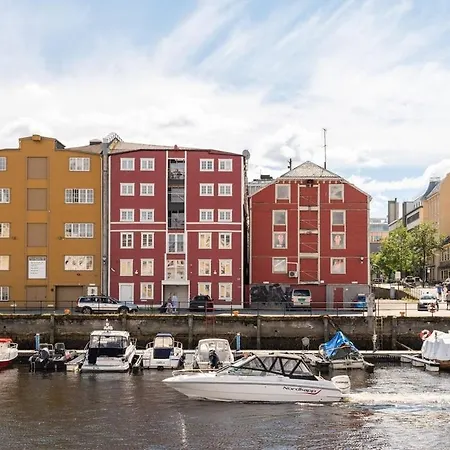 By The Canal, 4 Beds, Centre