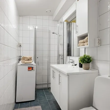 By The Canal, 4 Beds, Centre
